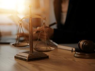 الاستشارات القانونية